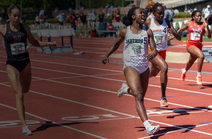 Jada Jones wins the 200m